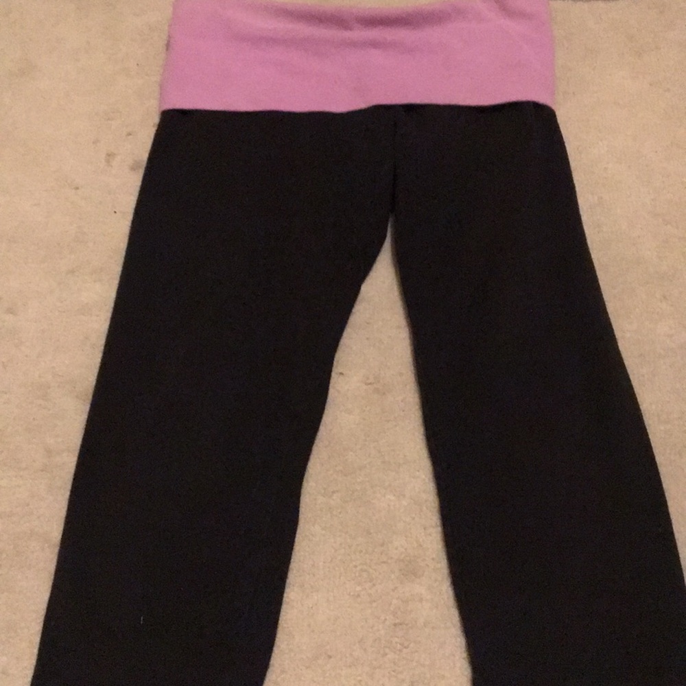 Pink yoga crops